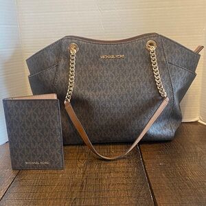Michael Kors Jet Set Signature Logo Chain Shoulder Bag/Matching Passport Wallet